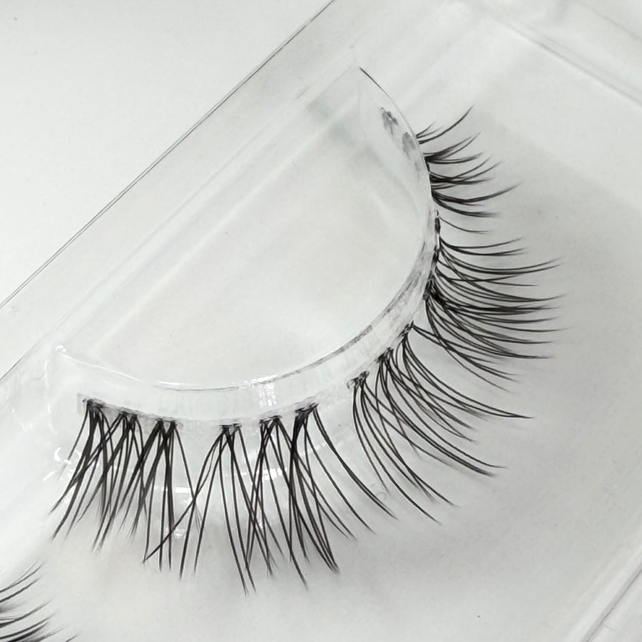 Leggy Lashes DIY Wimpern Nahaufnahme — Fasern und Band im Detail