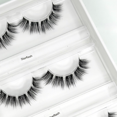 Starflash (Dolleye, C-Curl) – 14 mm mit 16-mm-Spikes – Nahaufnahme der Wimpern in der geöffneten Box