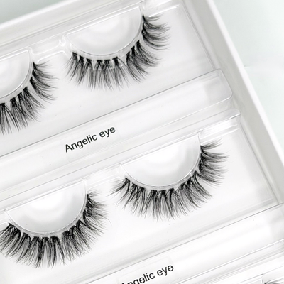 Angelic Eyes (Dolleye) 12-14mm D-Curl – Nahaufnahme der Wimpern in der geöffneten Box