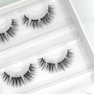 Drama Baby (Dolleye Look) 12-14mm CC-Curl – Nahaufnahme der Wimpern in der geöffneten Box