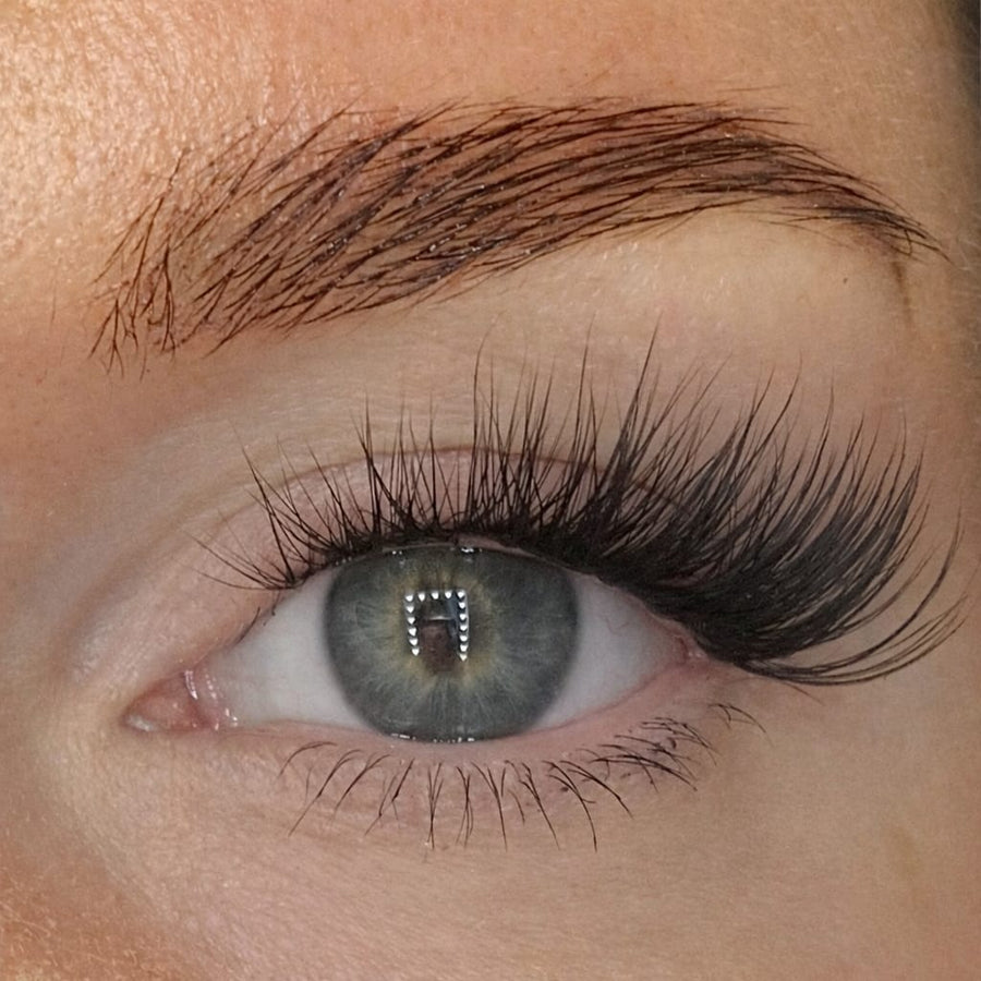 Angel Bloom DIY Wimpern am Auge — Cat-Eye Look CC-Curl