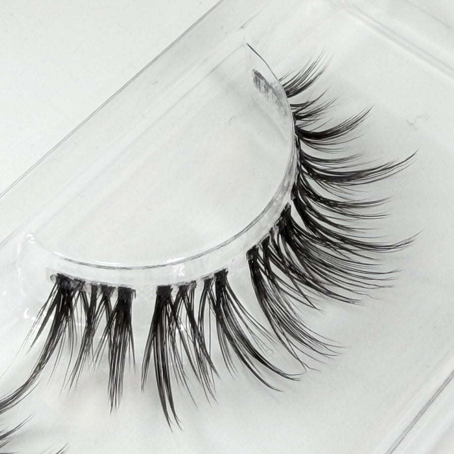 Spicy Spike DIY Wimpern Nahaufnahme — Fasern und Band im Detail