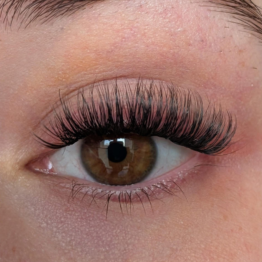 Sweet Flutter DIY Wimpern am Auge — Doll Eye Look