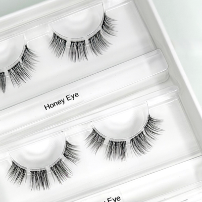 Honey Eye (Dolleye) 10-12mm CC-Curl – Nahaufnahme der Wimpern in der geöffneten Box