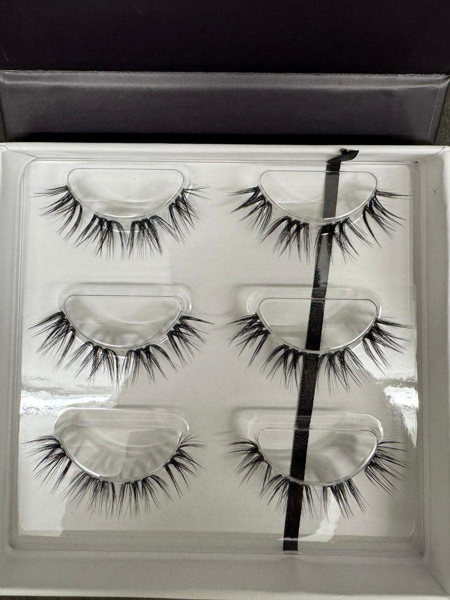 Zunehmende Sichel Wimpern Nahaufnahme — Dolleye Look