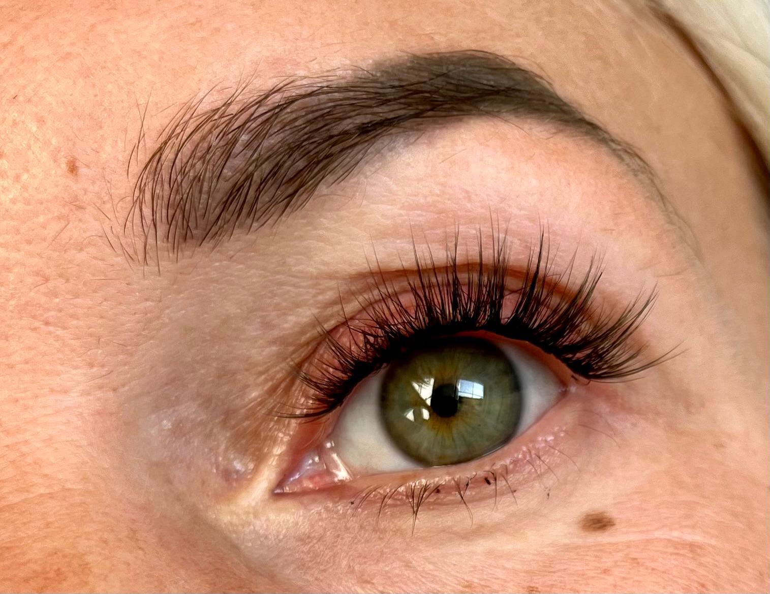 Ein umfassender Leitfaden zu den verschiedenen Stilen und Längen von Wimpernverlängerungen