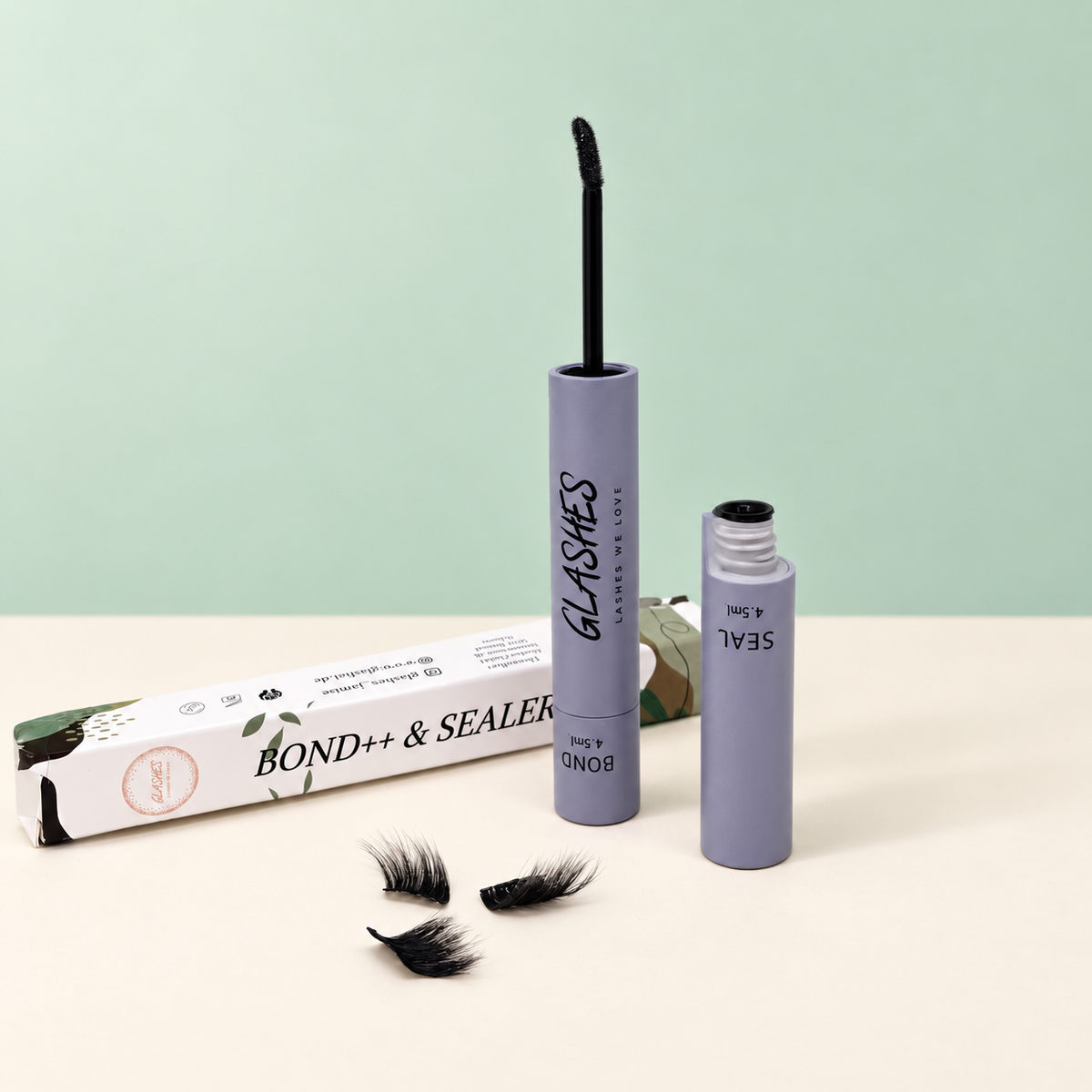 Glashes Bond++ und Sealer in grauer Tube mit geöffnetem Bürstchen und Verpackung