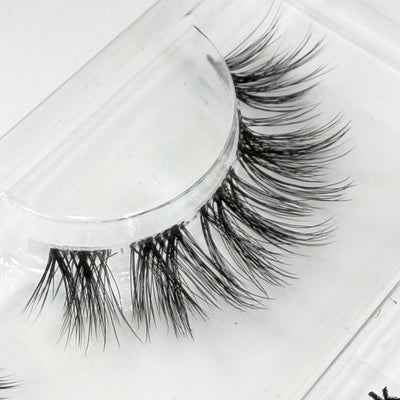 Black Peacock DIY Wimpern Nahaufnahme — Fasern und Band im Detail