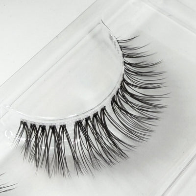 Hawaiian Surfergirl DIY Wimpern Nahaufnahme — Fasern und Band im Detail