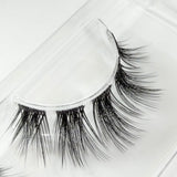 Holy Lash DIY Wimpern Nahaufnahme — Fasern und Band im Detail