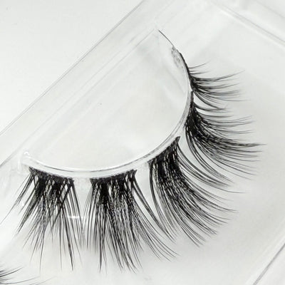 Holy Lash DIY Wimpern Nahaufnahme — Fasern und Band im Detail