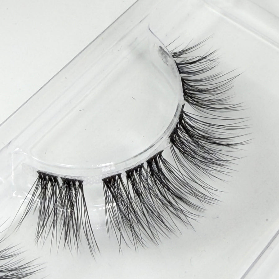 Flatterfee DIY Wimpern Nahaufnahme — Fasern und Band im Detail