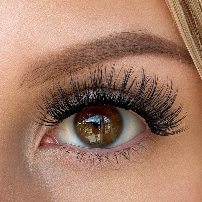 Flower Lady Dolleye DIY-Wimpern von Glashes – Tragebild am Auge
