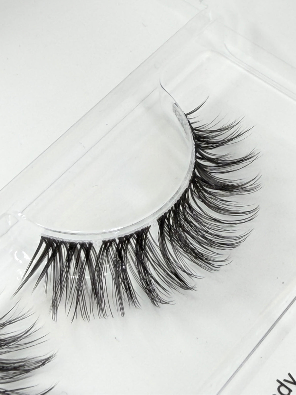 Flower Lady Dolleye DIY-Wimpern von Glashes – Nahaufnahme der Wimpernfasern und des Bandes