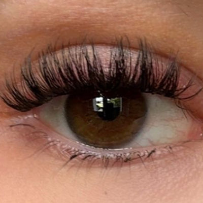 Glashes Lover DIY Wimpern am Auge — Dolleye Look