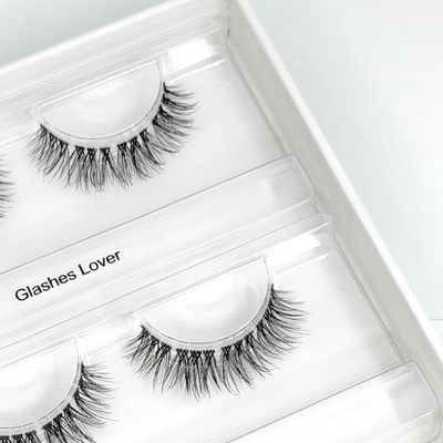 Glashes Lover (Dolleye 12-13mm D-Curl) – Nahaufnahme der Wimpern in der geöffneten Box