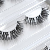 Miss Beast DIY-Wimpern von Glashes – Nahaufnahme der Wimpernfasern und des Bandes