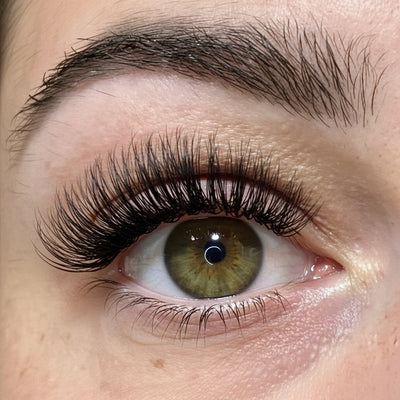 Glashes Nuvia DIY-Wimpern von Glashes – Tragebild am Auge