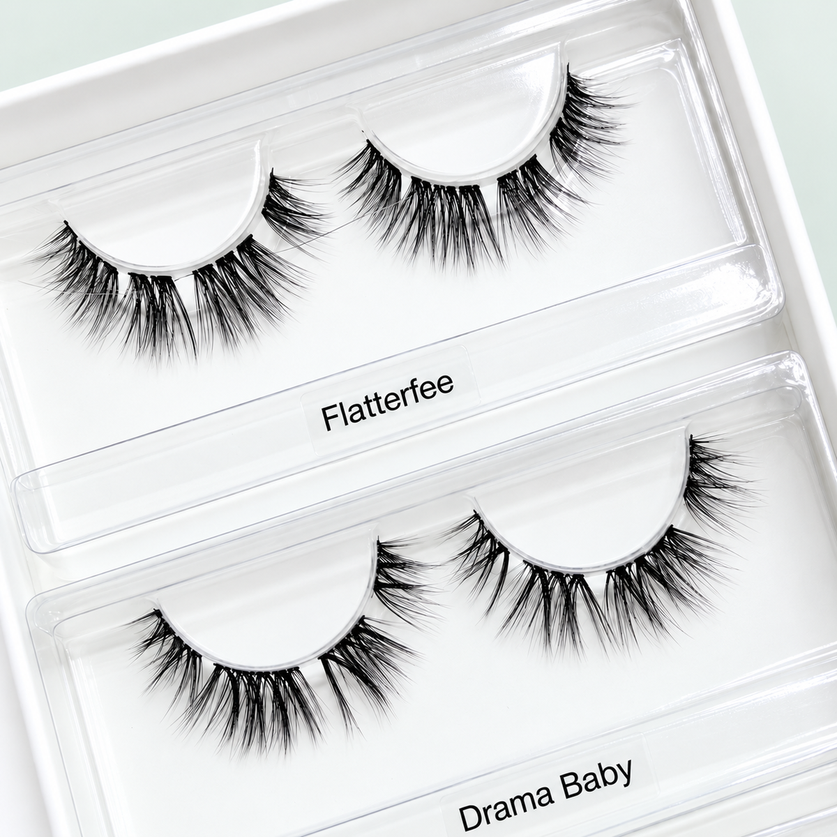 Nahaufnahme der offenen Soft Glam Box mit Flatterfee und Drama Baby