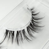 Spicy Spike DIY-Wimpern von Glashes – Nahaufnahme der Wimpernfasern und des Bandes