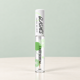 Glashes Lash Serum in transparenter Flasche mit weißem Verschluss