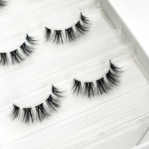 Holy Lash Tragebild