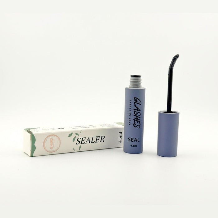Versiegelung der Wimpern mit dem grauen sealer 
