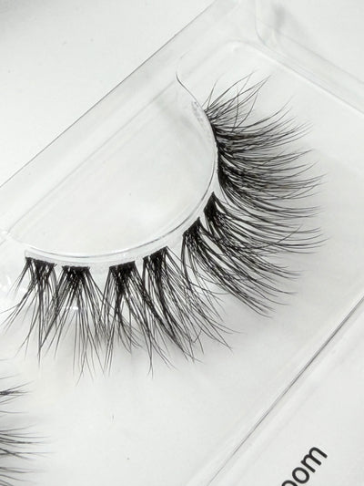 Silky Bloom DIY Wimpern Nahaufnahme — Fasern und Band im Detail