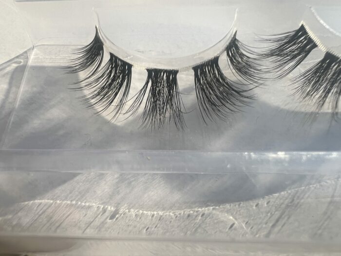 Fluffy whispy lashes